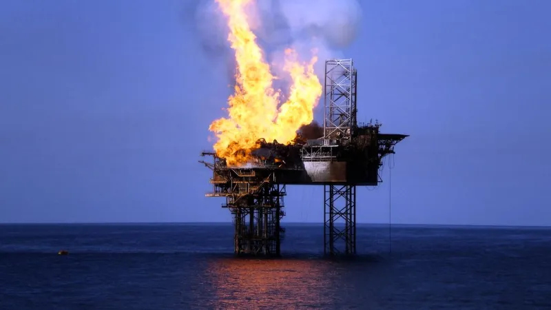 Angola kıyısındaki petrol platformunda yangın