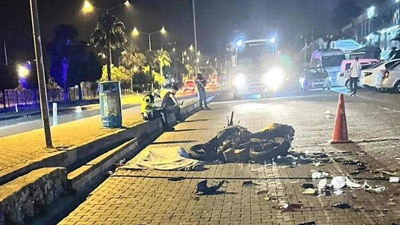 Antalya'da Motosiklet Faciası! 2 Genç Hayatını Kaybetti