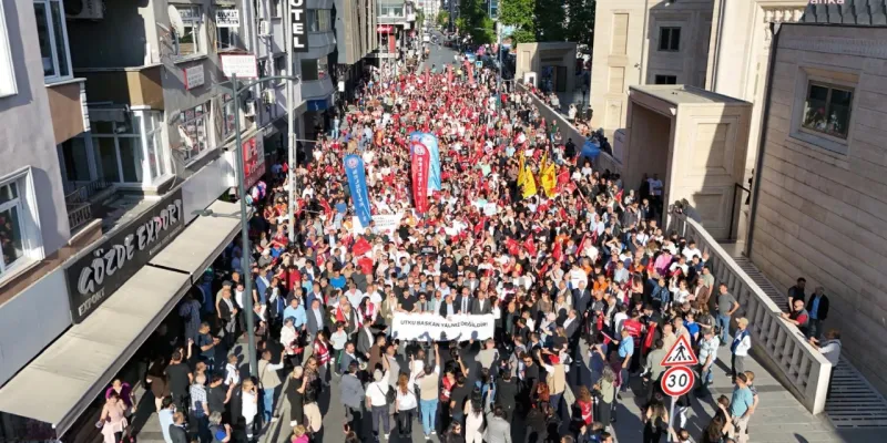 Avcılar’da yurttaşlar başkanlarına sahip çıktı!