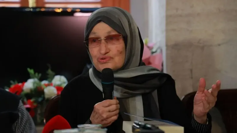 Başörtüsüyle direndi kalbiyle hizmet etti: Gönüllülüğün sessiz mimarı Doktor Gülsen Ataseven'in hayatı kitap oldu