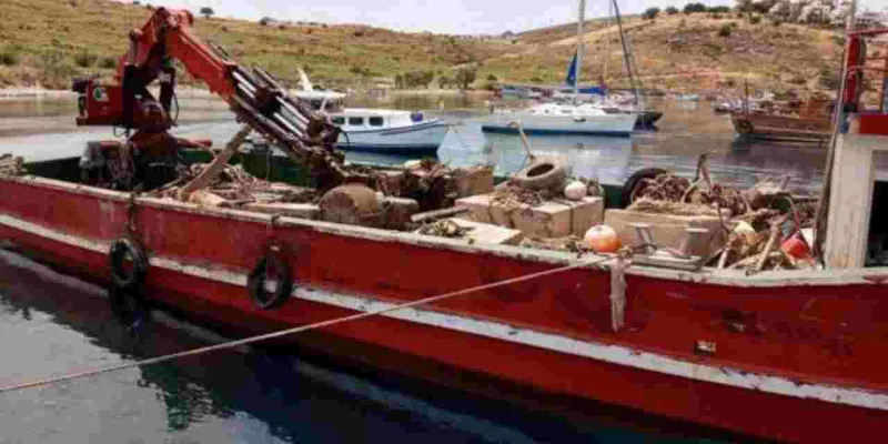 Bodrum'da denizden 20 ton katı atık çıktı
