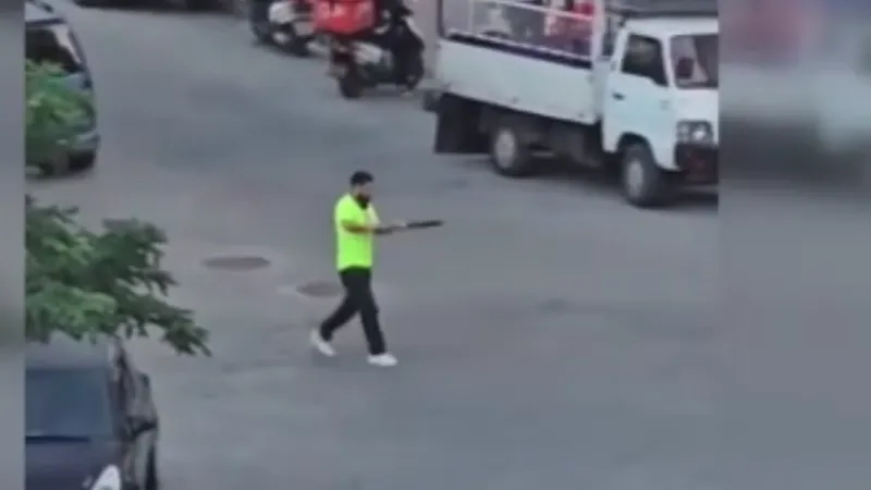 Esenyurt’ta kıraathaneye pompalı tüfekle saldırı! O anlar kameralar kayıttaydı