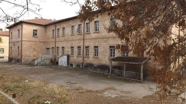 Eski lise dijital kütüphane oluyor