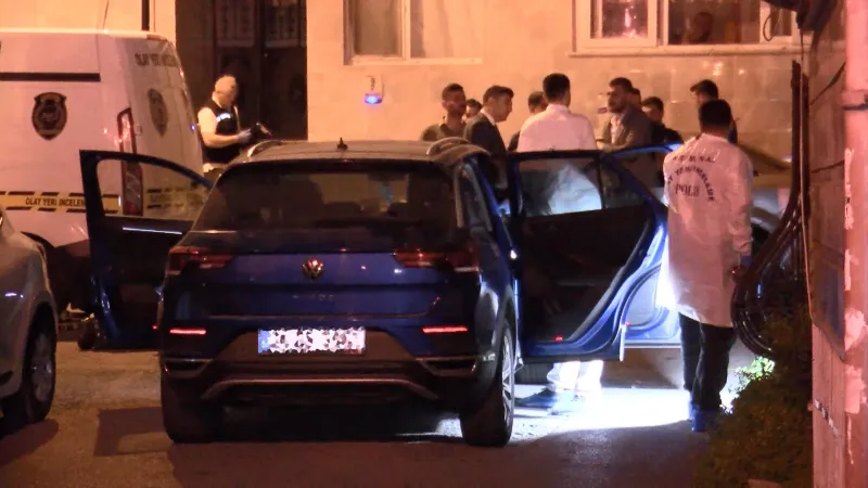 Fatih'te otomobiliyle seyir halindeyken yanındaki kişinin silahlı saldırısına uğrayan kişi öldü