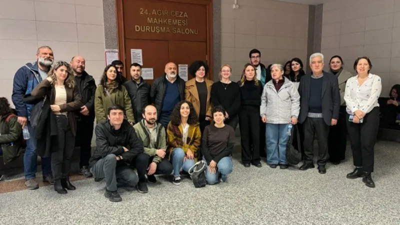 Gazetecilerin yargılandığı dava ertelendi