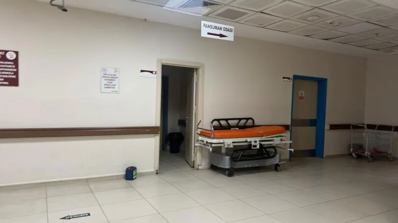 Hasta yakınları acil servis doktoruna saldırdı
