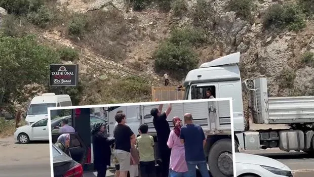 Hatay'da Karpuz Ziyafeti! Esnaf Kamyonla Getirip Bedava Dağıttı