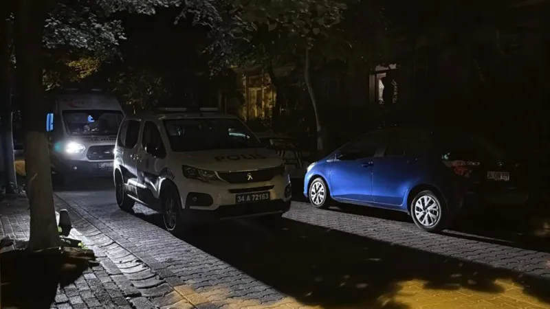 İstanbul'da alkol kavgası! Evinin önünde içki içen 2 kişiyi silahla vurdu