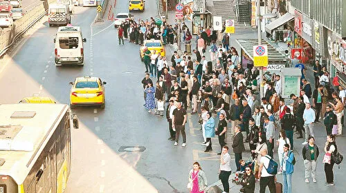 İstanbullu yolda kaldı: Otobüsler 6 saat sonra sefere başladı