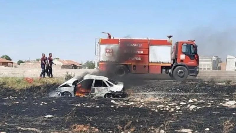 Kaza yapan otomobillerden biri alev aldı