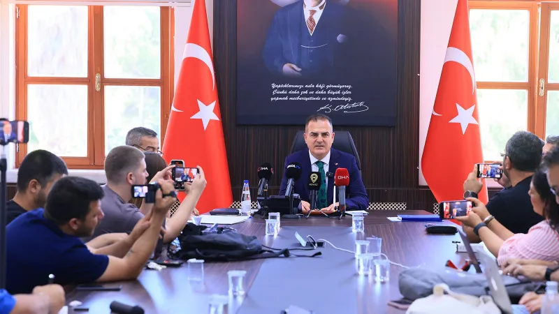 Muğla Valisi Akbıyık'tan Marmaris'te tepki çeken görüntülerle ilgili açıklama