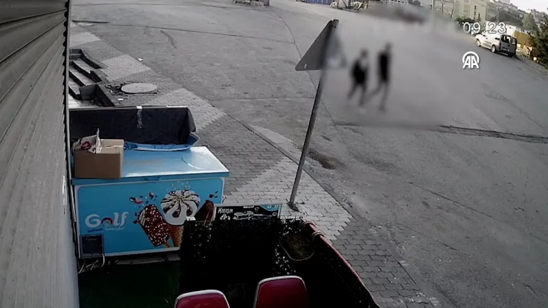 Otomobile silahlı saldırı! Güvenlik kamerası kaydetti