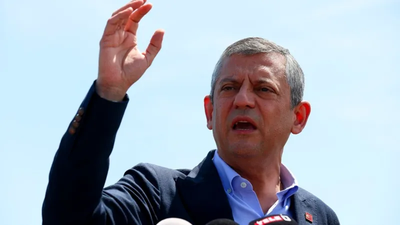 Özgür Özel: Tepemin tasını attırmasın, giderim odasının kapısına asarım Ekrem Bey’in resmini