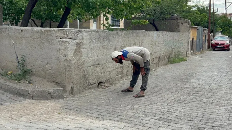Polise Yakalanınca Namaza Durdu!
