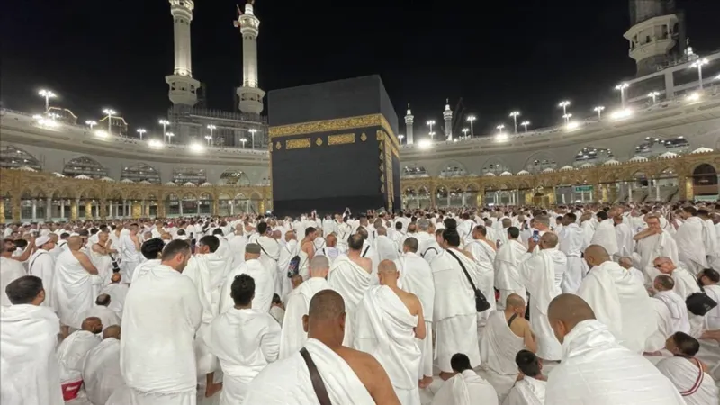 Suudi Arabistan, 75 bini aşkın kişiyi 'hac yönetmeliklerini ihlal ettiği' gerekçesiyle geri gönderildi