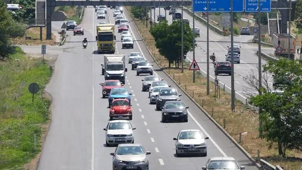 Tatilcilerin dönüş çilesi başladı! Trafikte yoğunluk yaşanıyor
