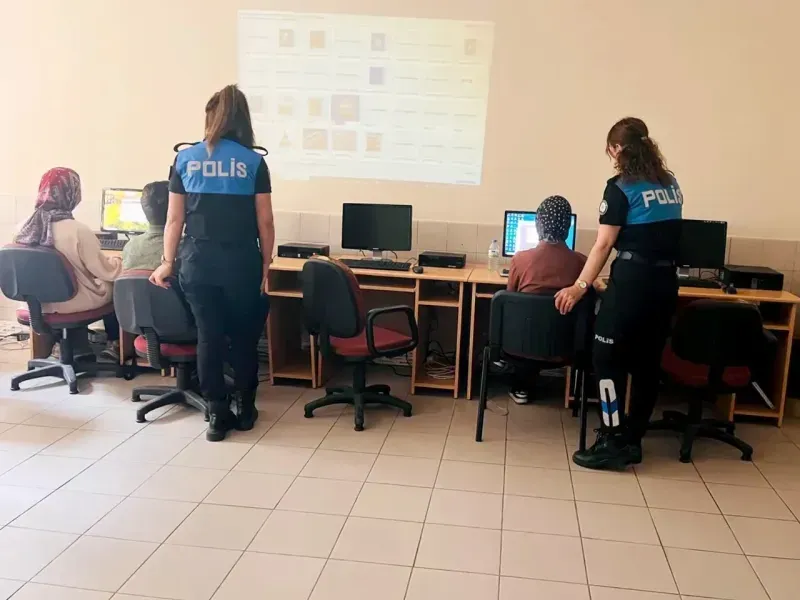 Toplum Destekli Polislikten Gençlere Teknoloji Eğitimi Desteği