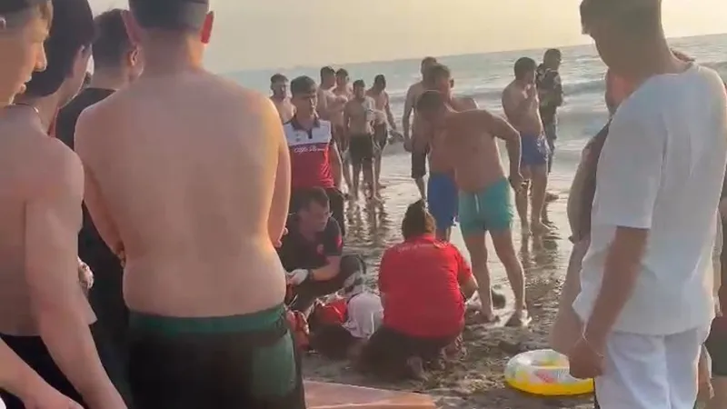 Zonguldak'ta korku dolu anlar! Baba ve 3 çocuğu boğulma tehlikesi geçirip peş peşe suya atladı